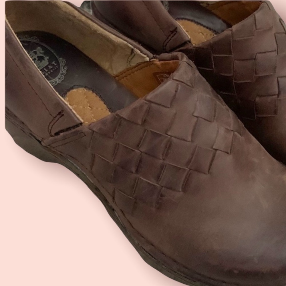 Ariat slip on shoes size 8